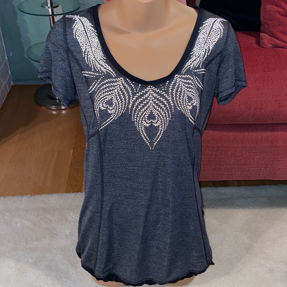 Lululemon reflective print tee shirt with drawstring & pocket